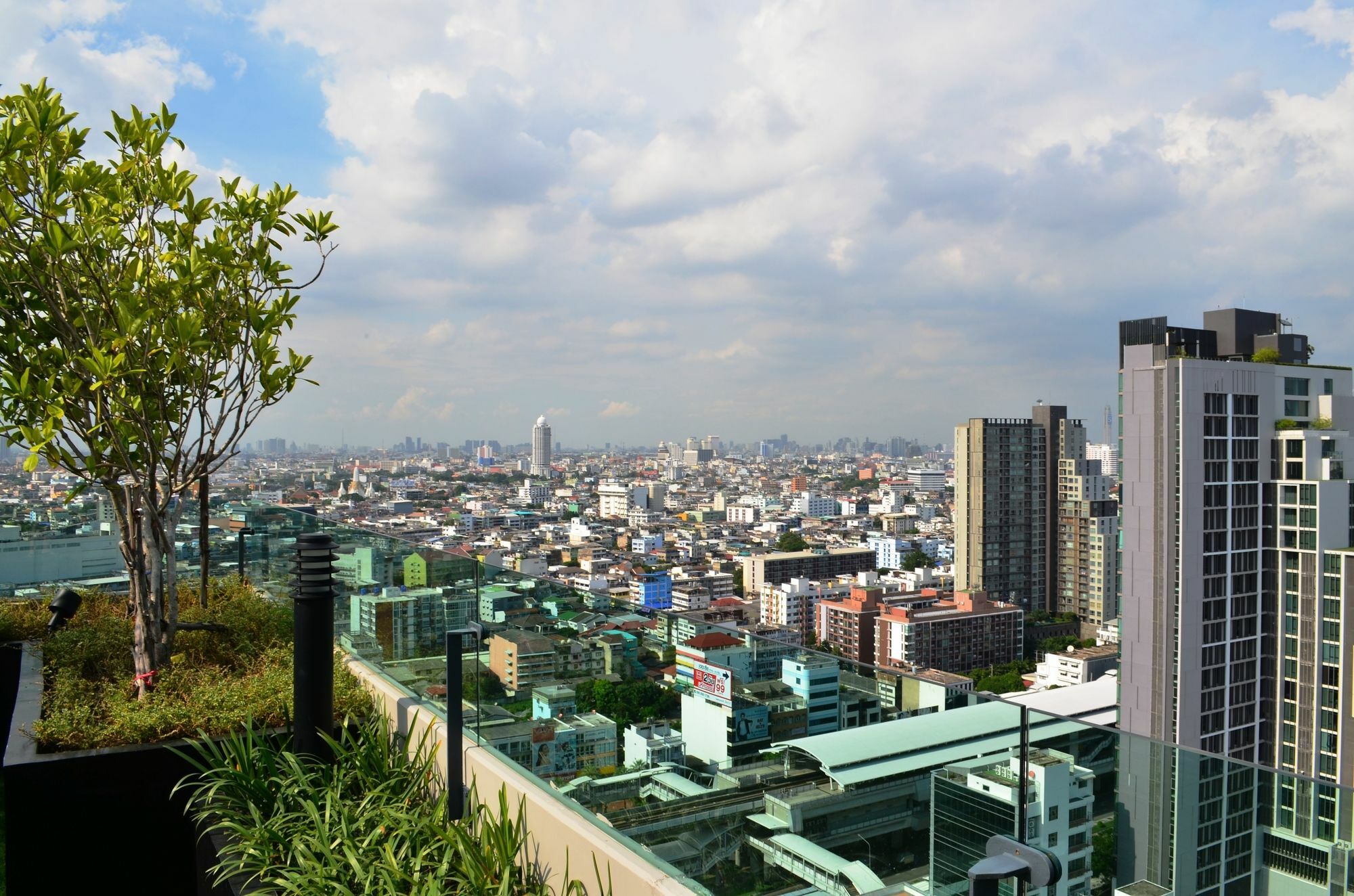 Wooden Suites Bangkok Esterno foto