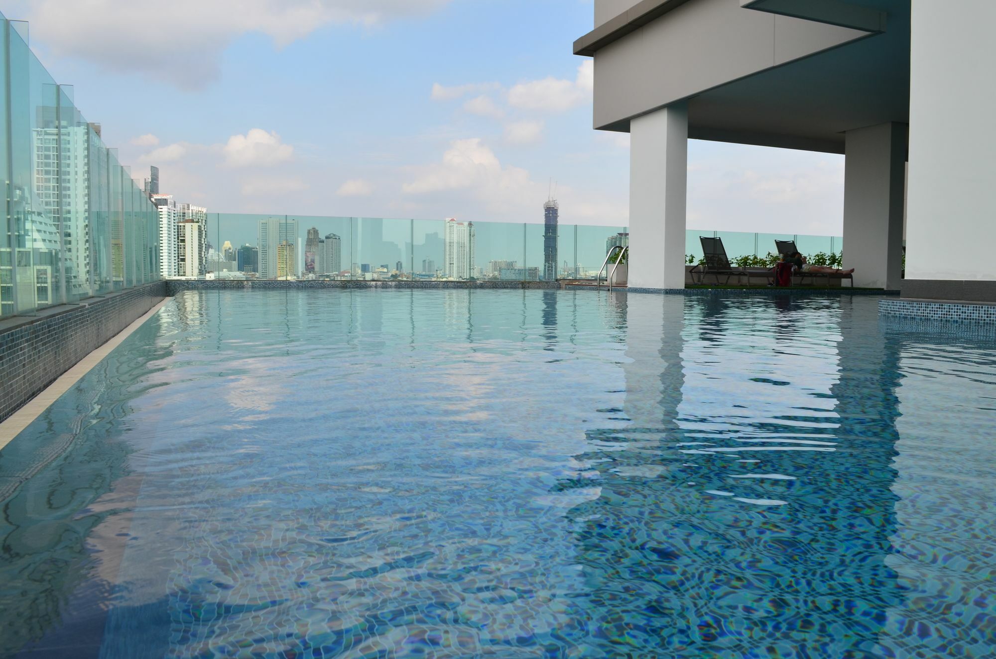 Wooden Suites Bangkok Esterno foto